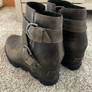 Sorel Joan of Arctic buckle wedges-size 7.5